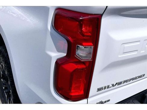 Used 2024 Chevrolet Silverado 1500 LT Trail Boss w/ LT Trail Boss Premium Package AWD/4WD image 30