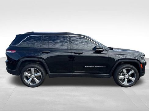 Used 2022 Jeep Grand Cherokee Limited w/ Luxury Tech Group II RWD image 12