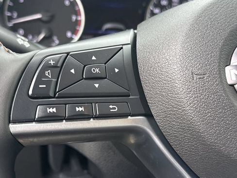 Used 2025 Nissan Sentra SR FWD image 16