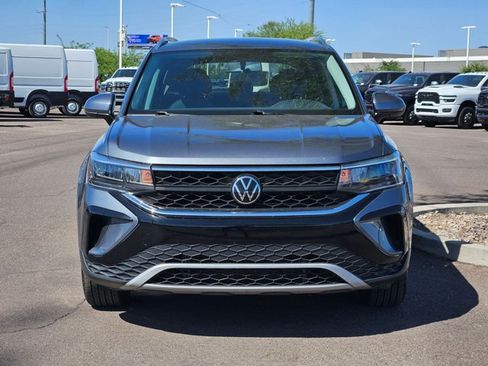 Used 2022 Volkswagen Taos SE FWD image 2