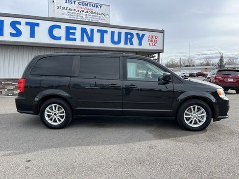 Used 2016 Dodge Grand Caravan SXT w/ Rear Park Assist Package image 20