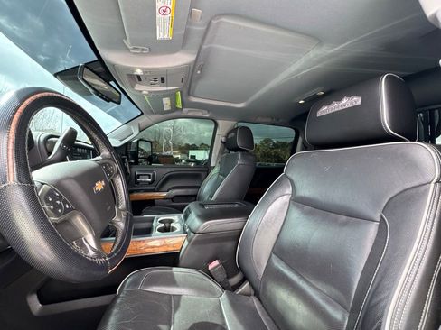 Used 2018 Chevrolet Silverado 2500 High Country image 9