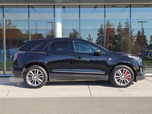 New 2025 Cadillac XT5 Sportv w/ LPO, Floor Liner Package image 8