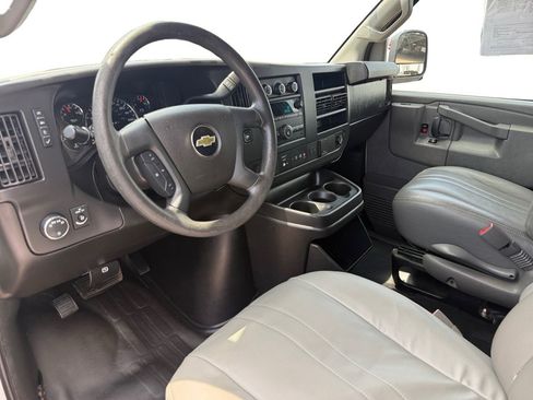 Used 2021 Chevrolet Express 3500 w/ Driver Convenience Package RWD image 10