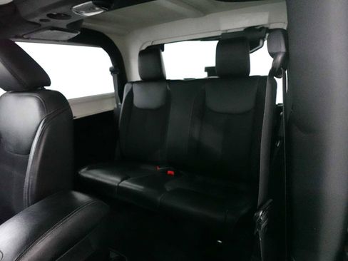 Used 2016 Jeep Wrangler Sahara image 24