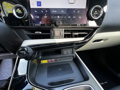 Used 2024 Lexus NX 250 FWD image 26