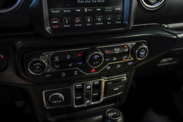 Used 2019 Jeep Wrangler Unlimited Sahara AWD/4WD image 27