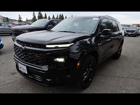 Used 2024 Chevrolet Traverse RS image 3