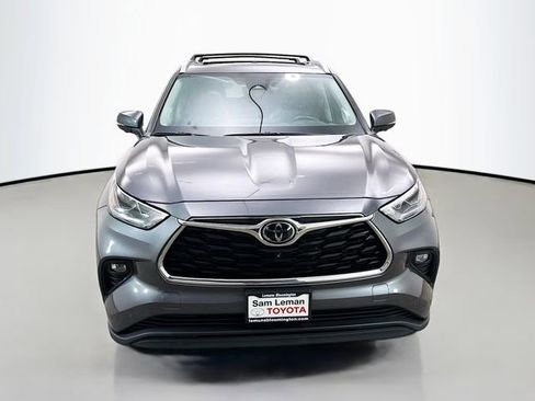 Used 2023 Toyota Highlander Limited image 2