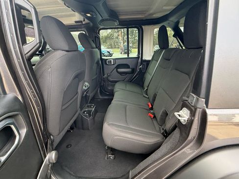 Used 2018 Jeep Wrangler Unlimited Sport image 26