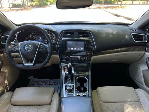 Used 2017 Nissan Maxima Platinum w/ Medallion Package FWD image 27
