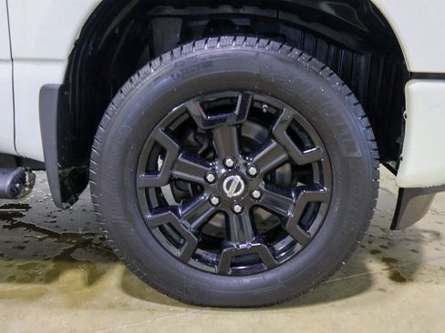 Used 2019 Nissan Titan SV w/ SV Convenience Package image 30