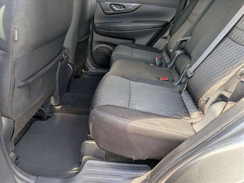 Used 2018 Nissan Rogue SV FWD image 17