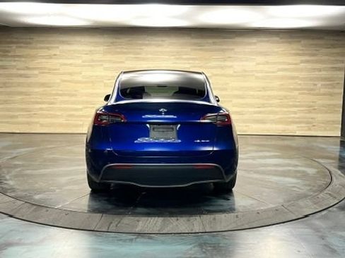 Used 2025 Tesla Model Y Long Range AWD/4WD image 18