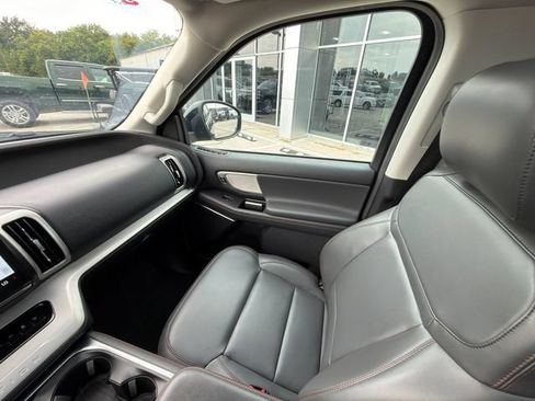 Used 2025 Ford Expedition Active AWD/4WD image 32