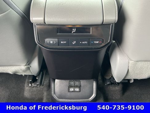 Used 2023 Toyota Highlander XLE FWD image 30