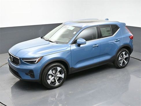 New 2024 Volvo XC40 B5 Plus w/ Protection Package Premier image 35