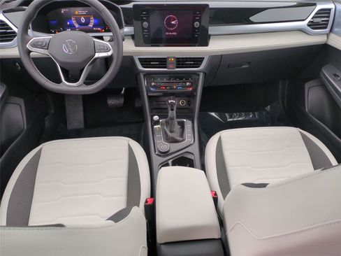 New 2026 Volkswagen Taos SE image 17