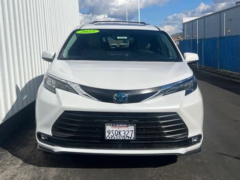 Used 2025 Toyota Sienna XLE w/ XLE Plus Package image 2