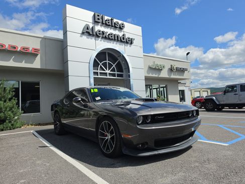 Used 2018 Dodge Challenger R/T Scat Pack RWD image 1