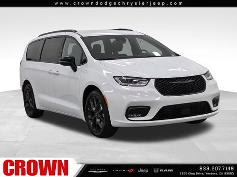 New 2026 Chrysler Pacifica Select image 3