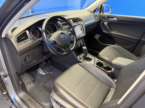 Used 2018 Volkswagen Tiguan SEL FWD image 12