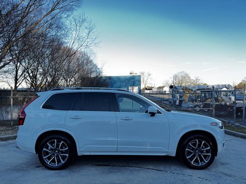 Used 2018 Volvo XC90 T5 Momentum w/ Convenience Package image 5