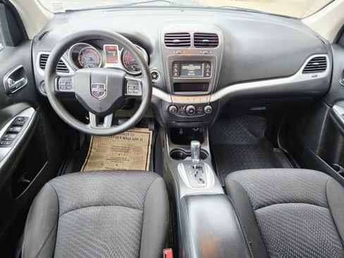 Used 2019 Dodge Journey SE image 9