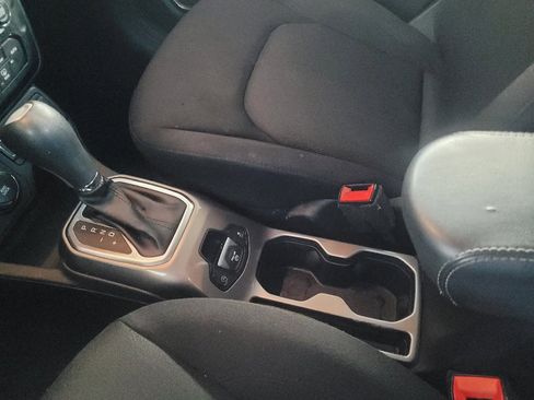 Used 2022 Jeep Renegade Sport w/ Sport Appearance Group image 26