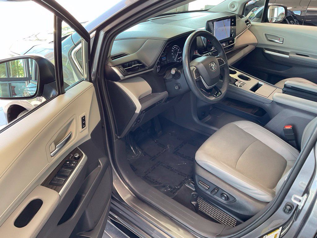 Certified 2023 Toyota Sienna Limited AWD/4WD image 9