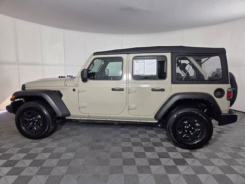 Used 2022 Jeep Wrangler Unlimited Sport image 9
