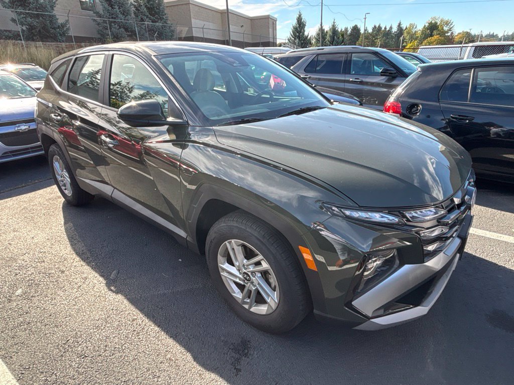 Used 2025 Hyundai Tucson SE AWD/4WD image 2