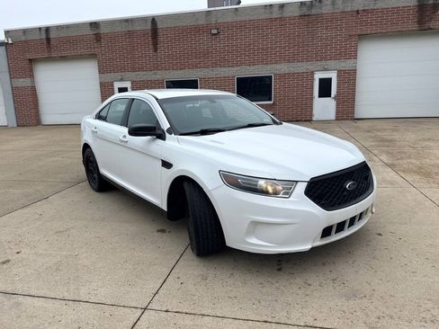 Used 2015 Ford Taurus Police Interceptor AWD image 3
