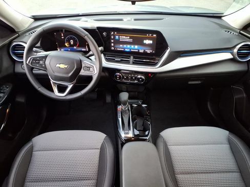 Certified 2024 Chevrolet Trax LT w/ Driver Confidence Package FWD image 13