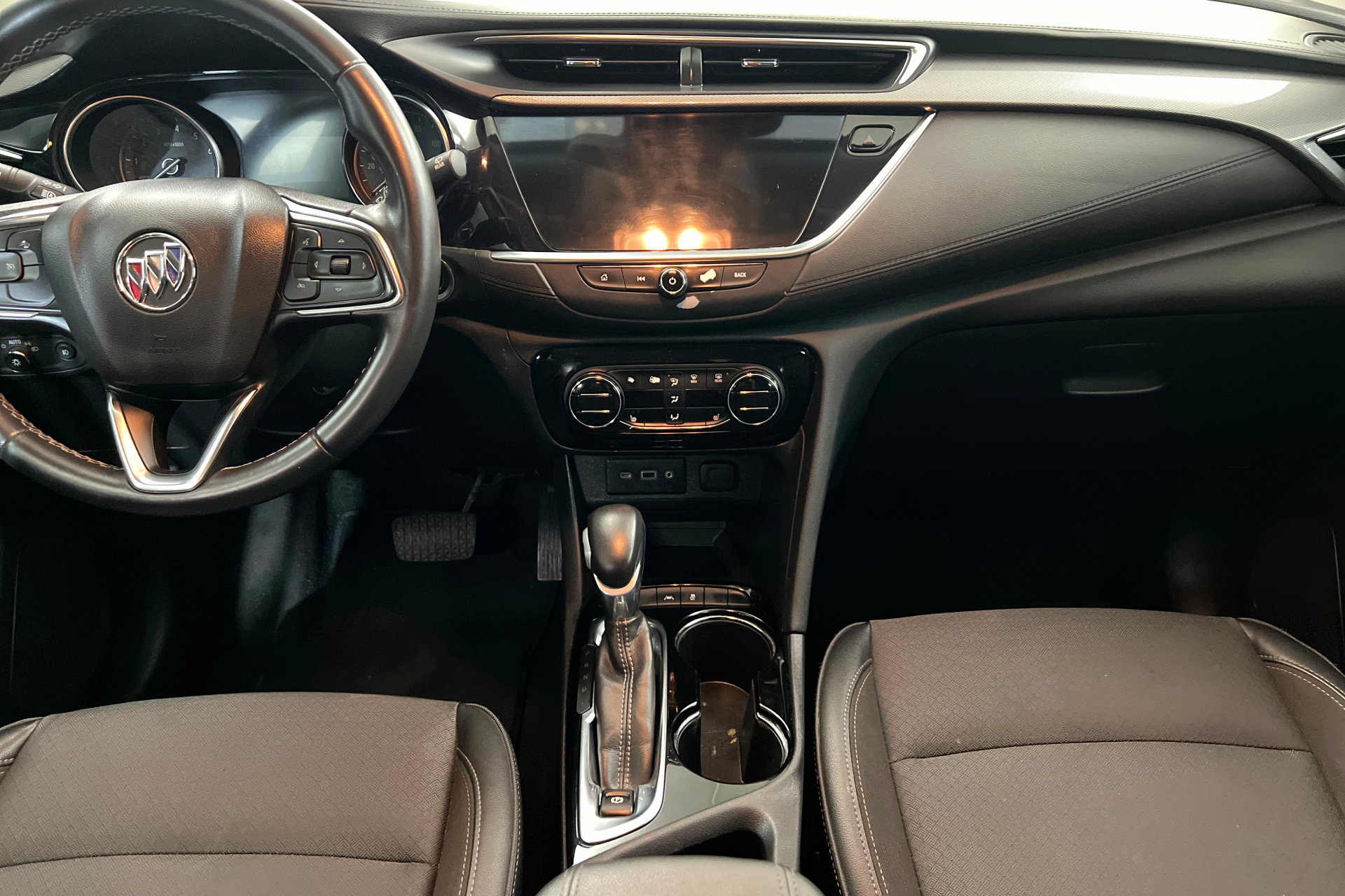 Used 2022 Buick Encore GX Select w/ Sport Touring Package FWD image 14