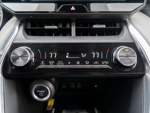 Certified 2024 Toyota Venza LE image 29