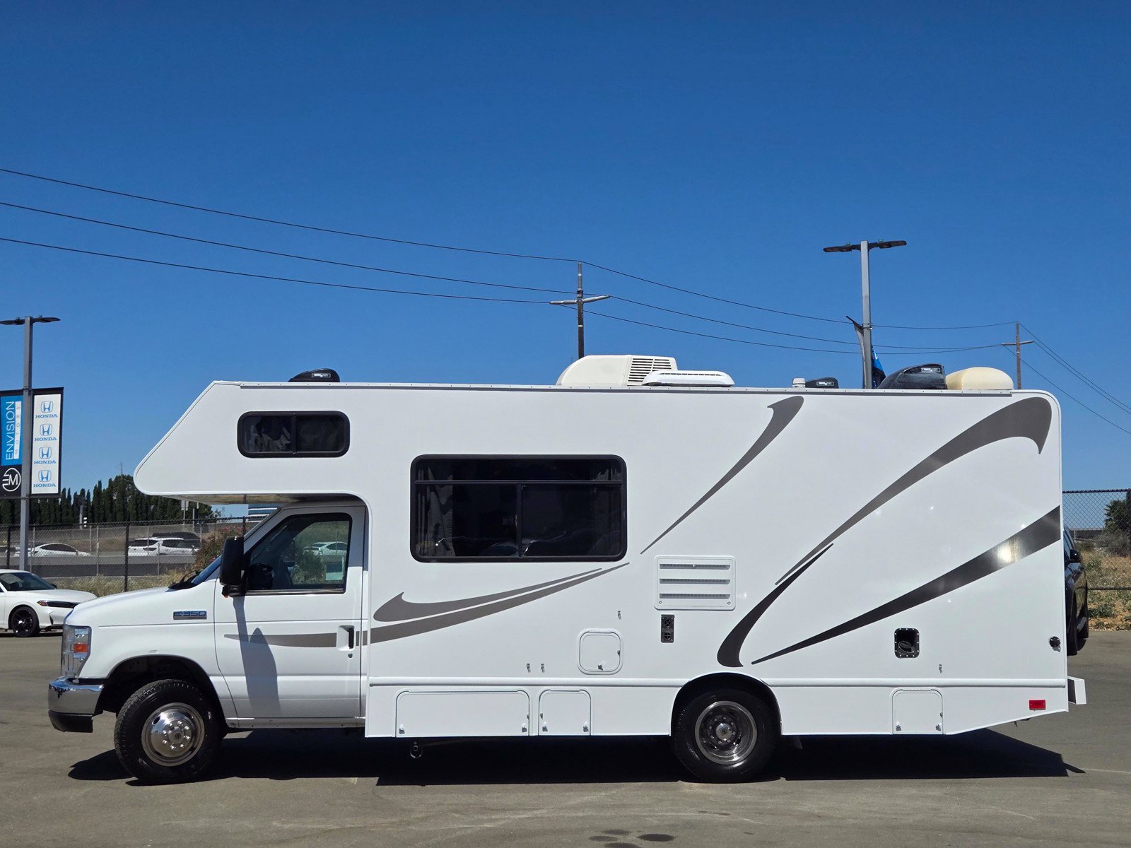Used 2018 Ford E-350 and Econoline 350 Super Duty w/ Motorhome Prep Package RWD image 4