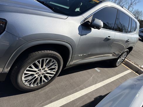Used 2024 GMC Acadia Denali image 7