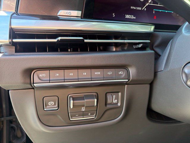 Certified 2026 Cadillac Escalade Luxury w/ Touring Package AWD/4WD image 28