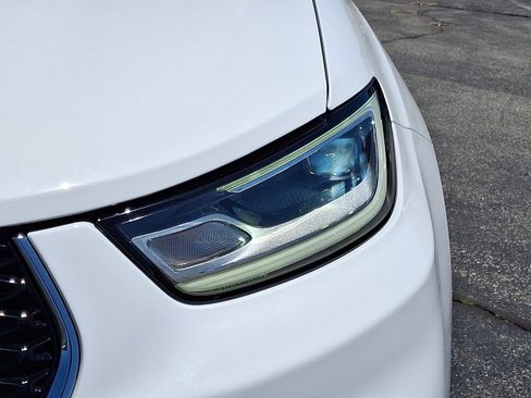 Used 2024 Chrysler Pacifica Touring-L FWD image 9