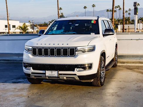 Used 2024 Jeep Wagoneer Series II w/ Flexible Seating Group image 4