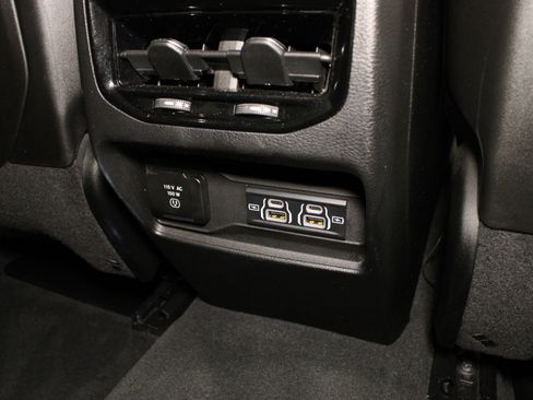 Used 2023 Jeep Grand Cherokee Altitude AWD/4WD image 16