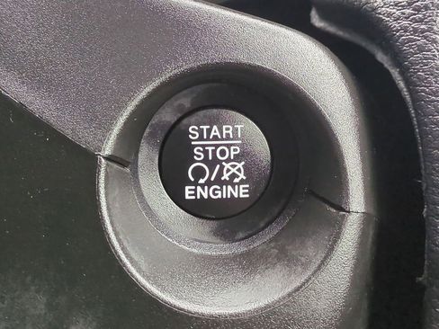 Used 2020 Jeep Compass Limited image 27