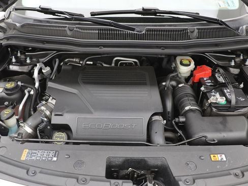 Used 2016 Ford Explorer Platinum image 32