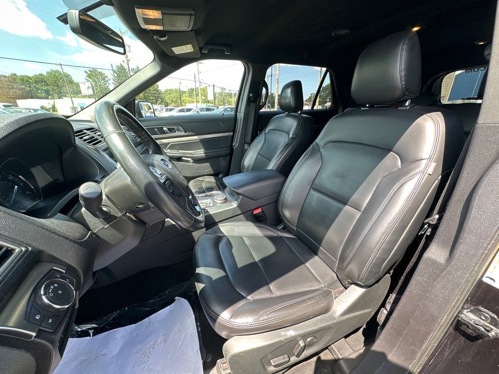 Used 2019 Ford Explorer XLT w/ Equipment Group 202A AWD/4WD image 12
