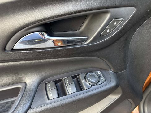 Used 2018 Chevrolet Equinox LT image 18