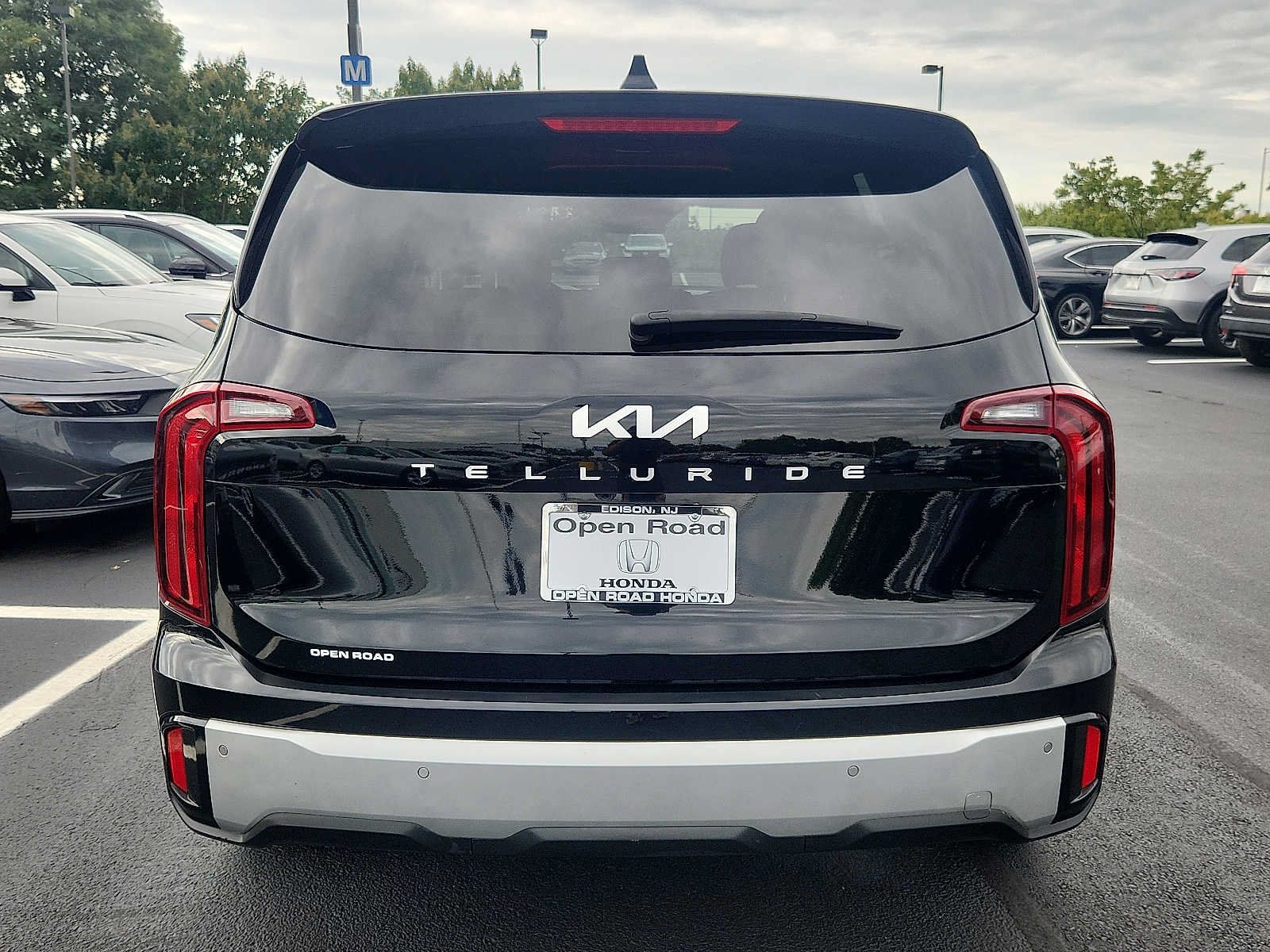 Used 2024 Kia Telluride LX FWD image 5