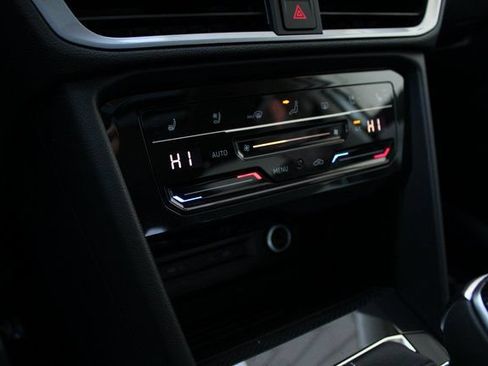 New 2025 Volkswagen Taos SEL AWD/4WD image 7