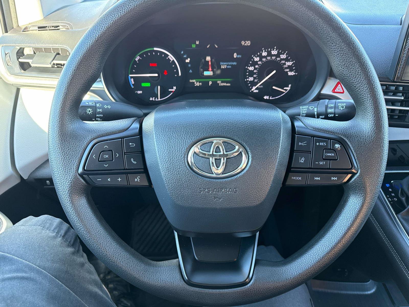 Used 2025 Toyota Sienna LE FWD image 27