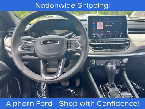 Used 2024 Jeep Compass Latitude AWD/4WD image 9